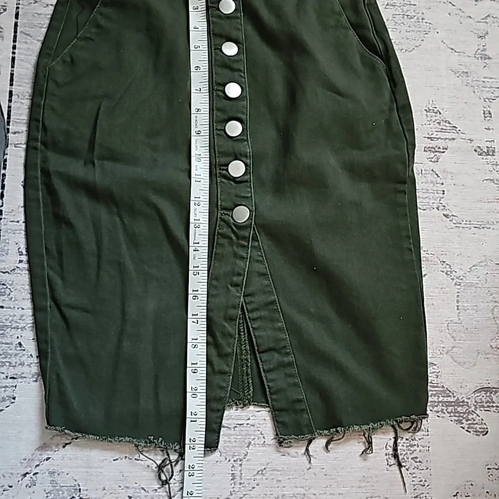 Forever 21 Olive Green Button-Front Midi Skirt - Picture 5 of 7